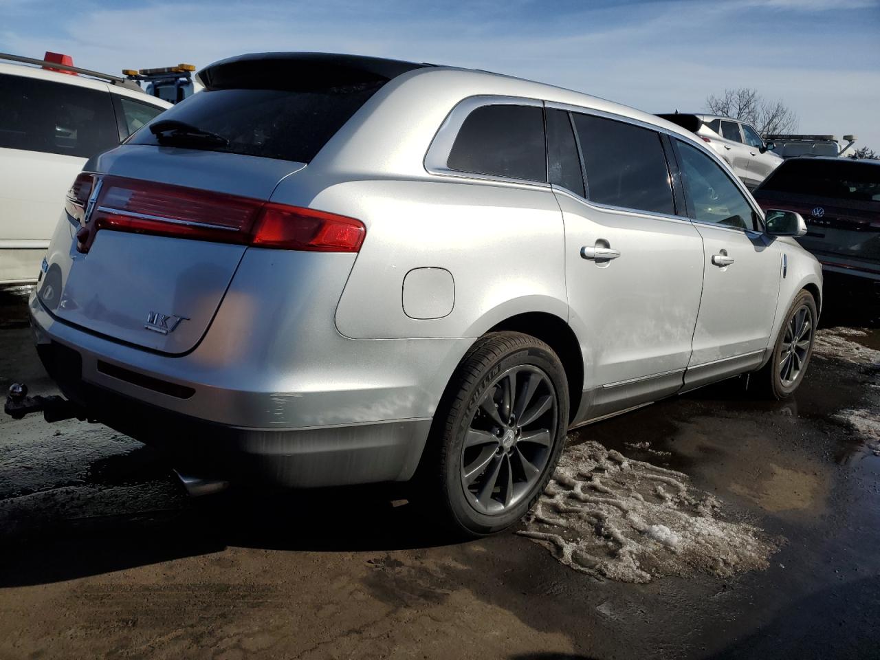 2010 Lincoln MKT - Image 3