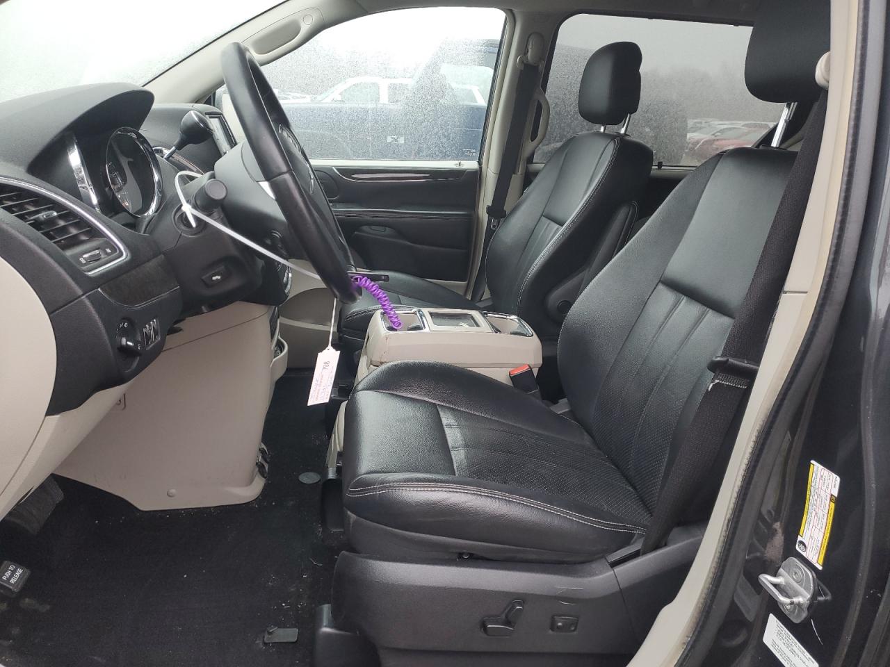 2011 Chrysler Town & Country - Image 7