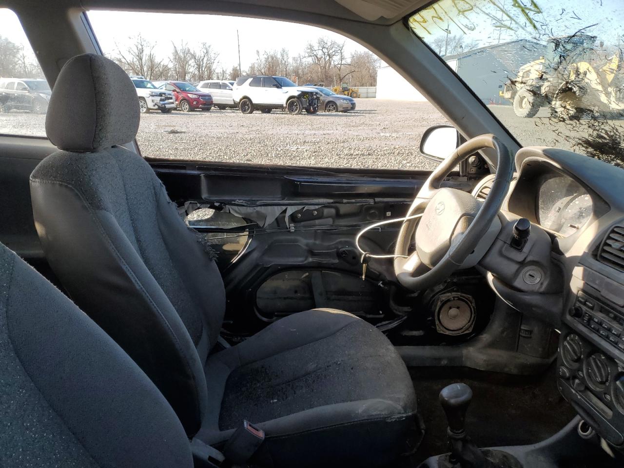 2002 Hyundai Accent - Image 7
