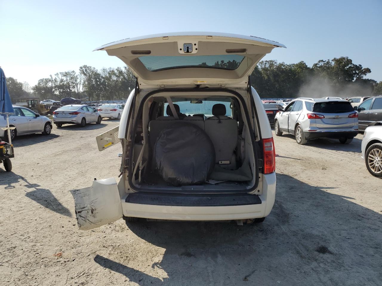 2010 Dodge Caravan - Image 6