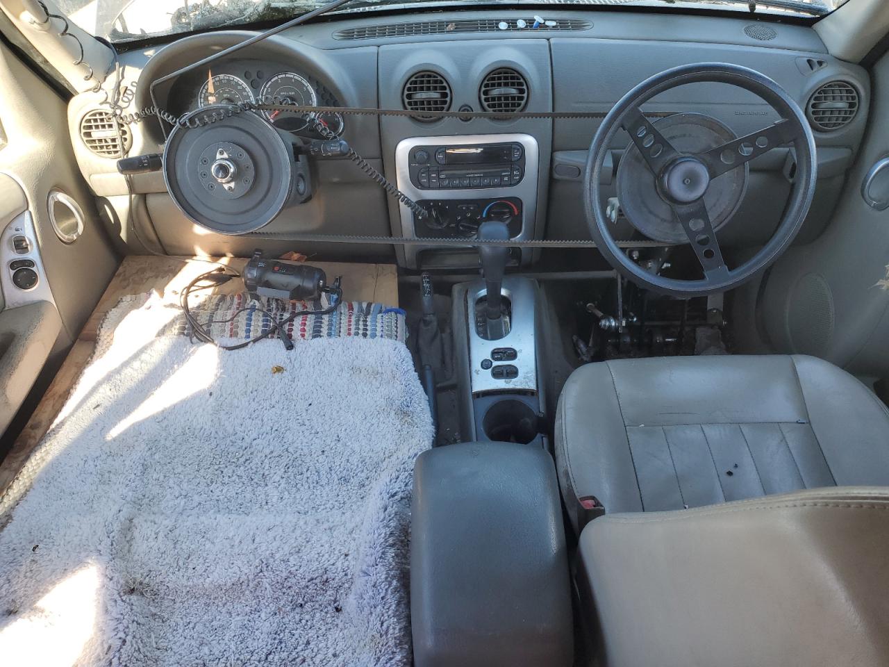 2005 Jeep Liberty (North America) - Image 8