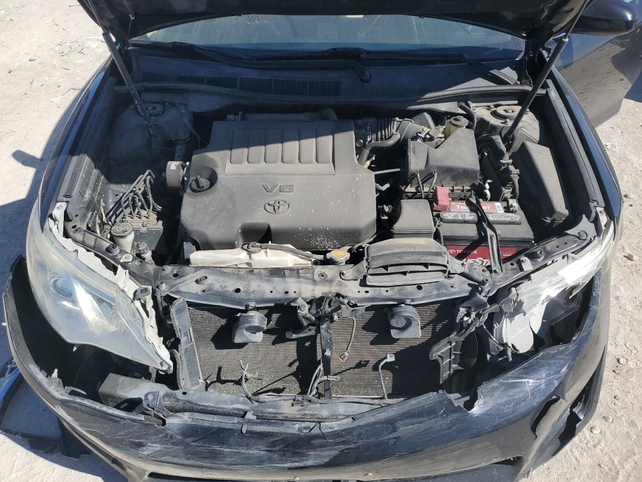 2013 Toyota Camry - Image 11