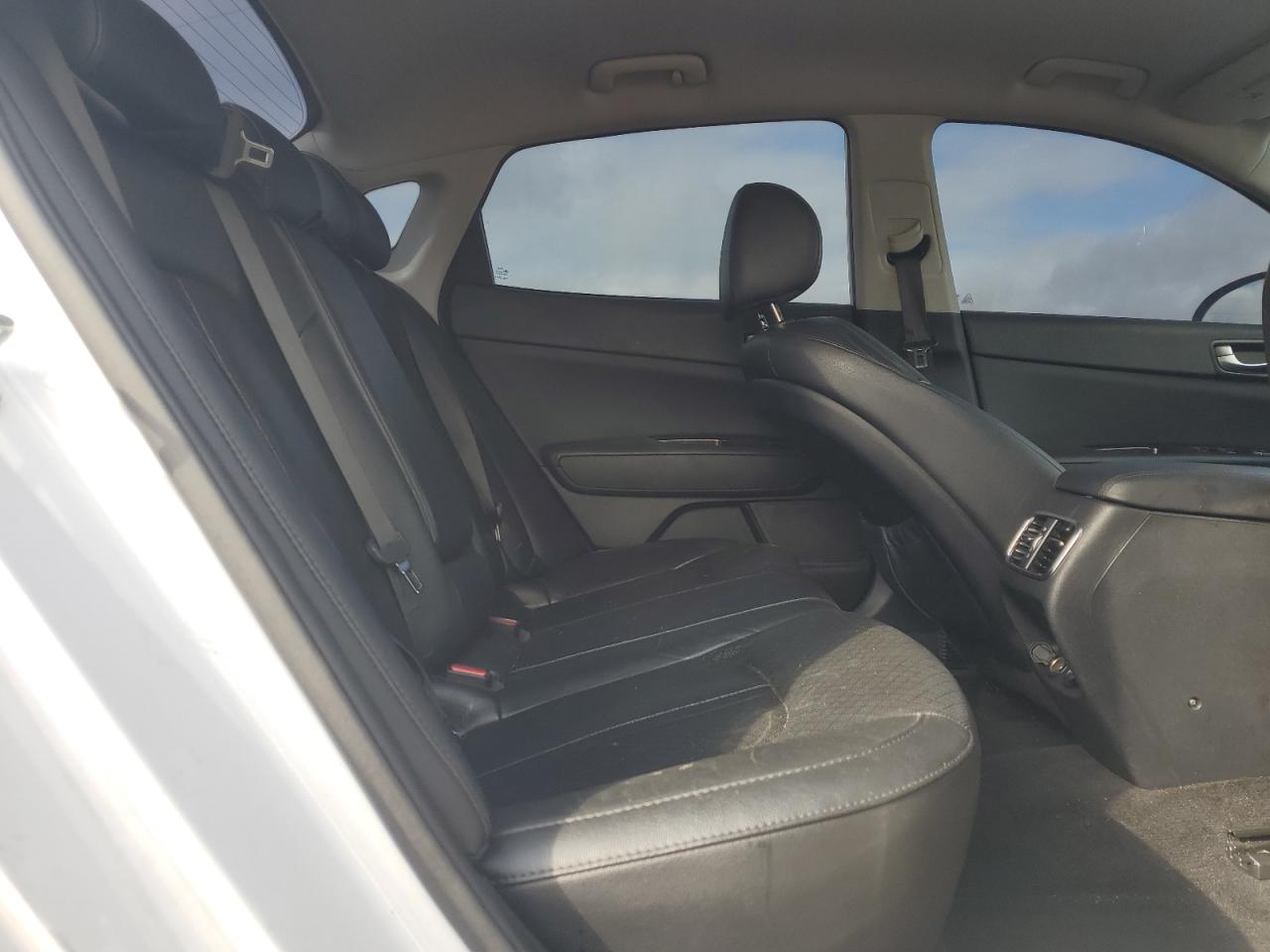 2017 Kia Optima - Image 10