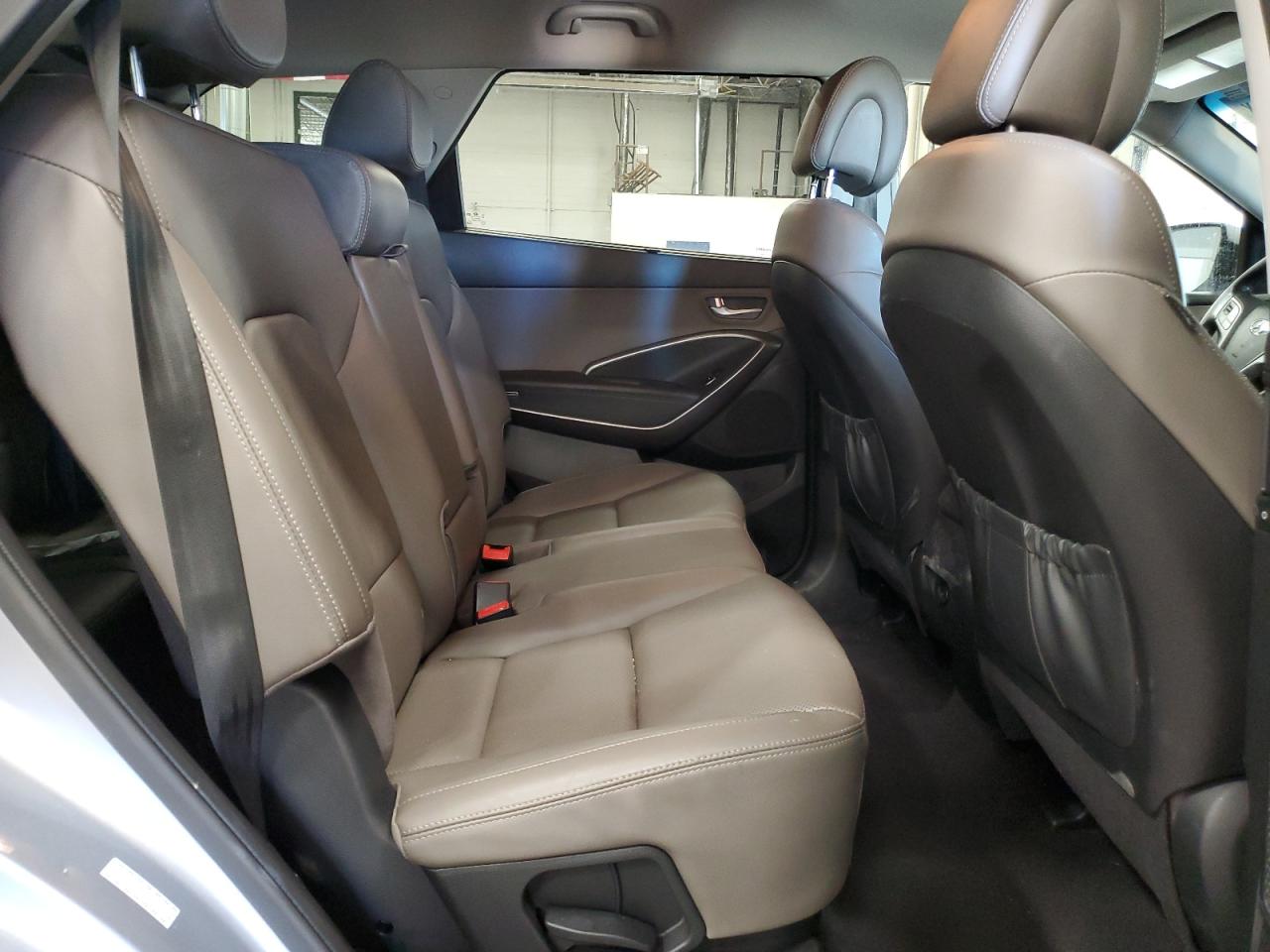 2017 Hyundai Santa Fe - Image 11