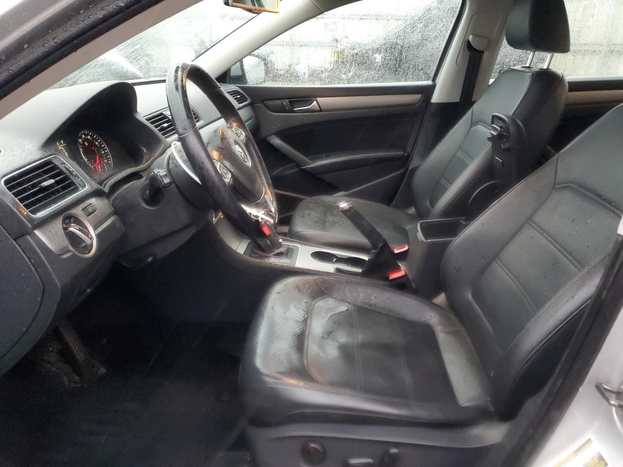2014 Volkswagen Passat - Image 7