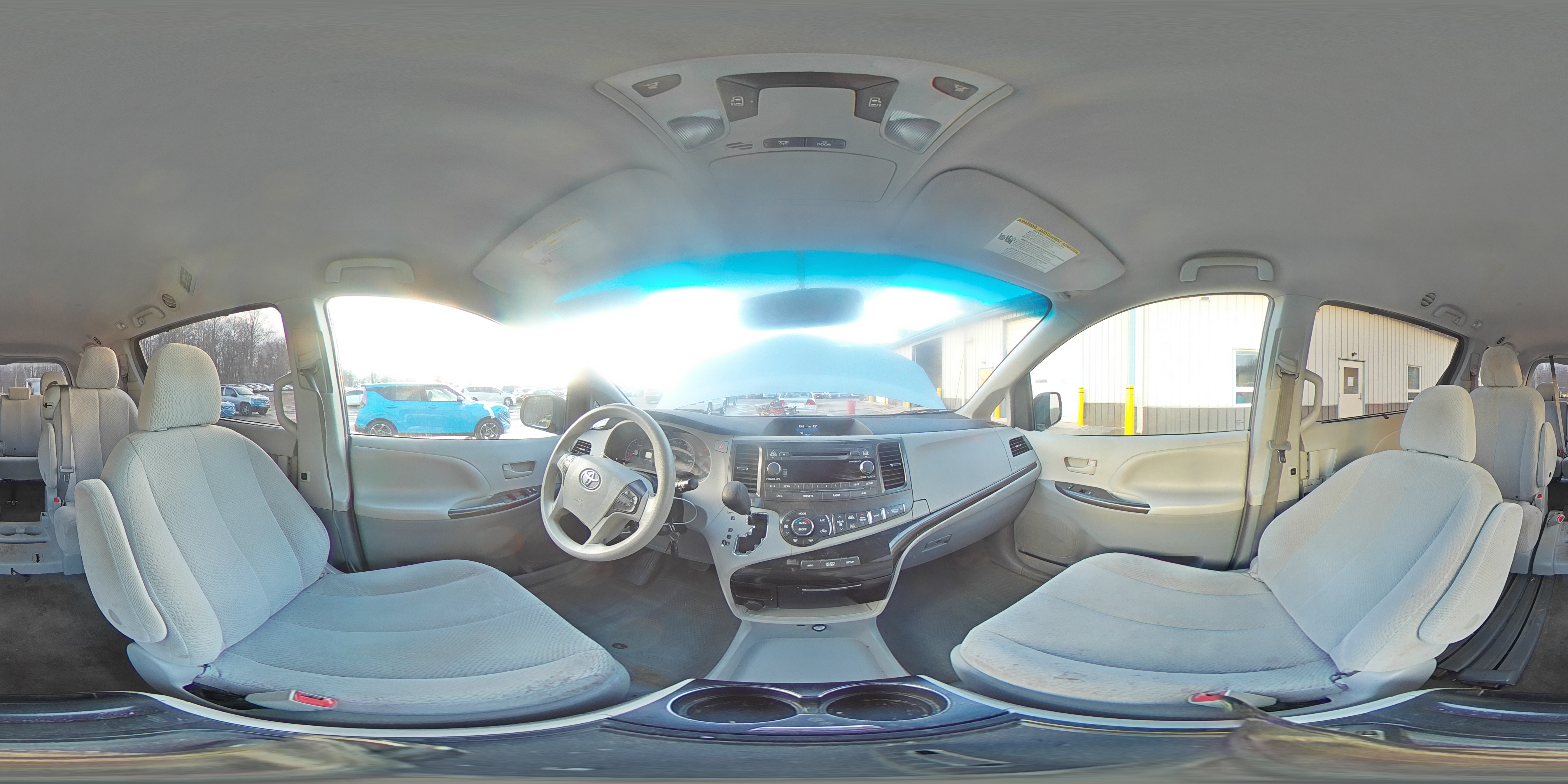 2013 Toyota Sienna - Image 16