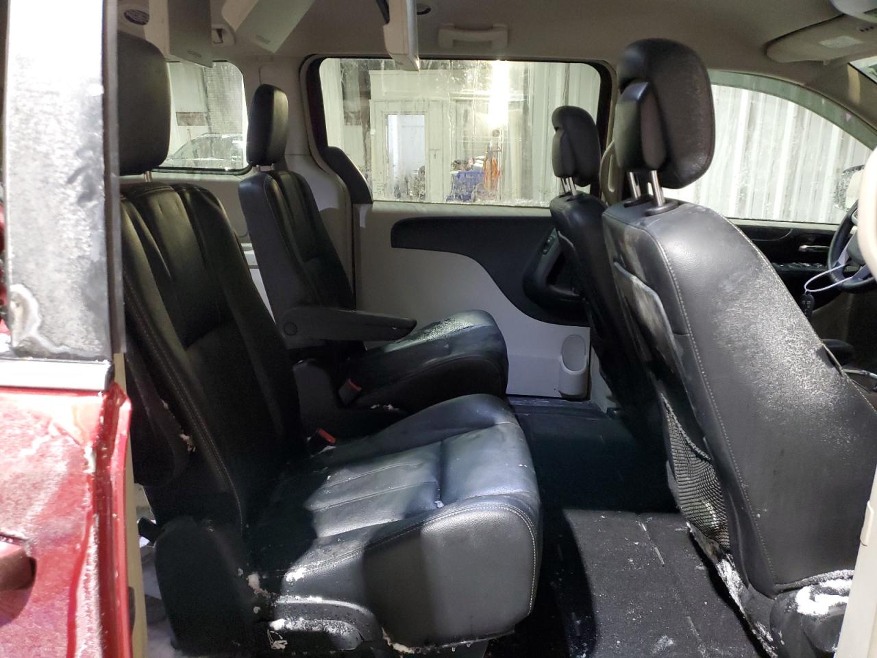2014 Chrysler Town & Country - Image 11