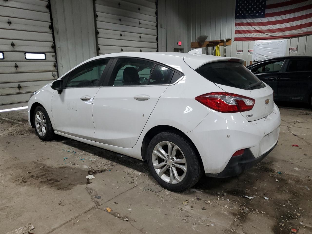 2019 Chevrolet Cruze - Image 2