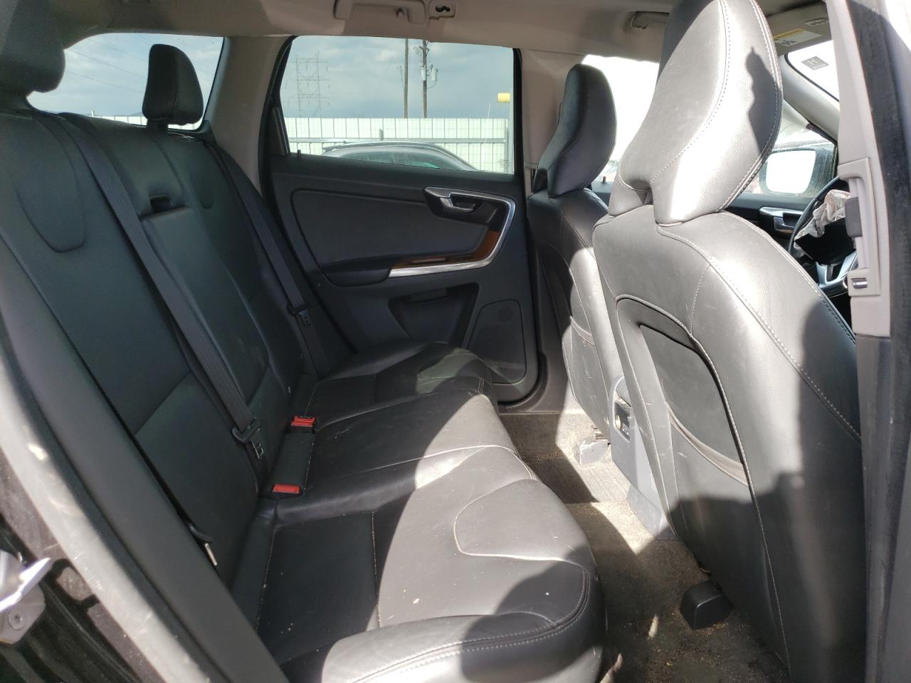 2017 Volvo XC60 - Image 11