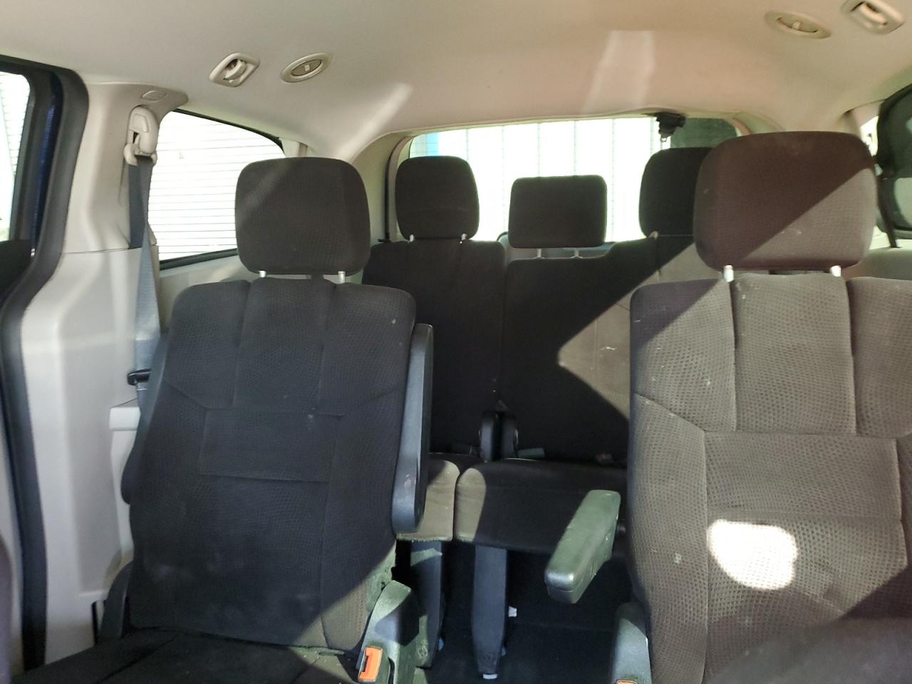 2012 Dodge Caravan - Image 10