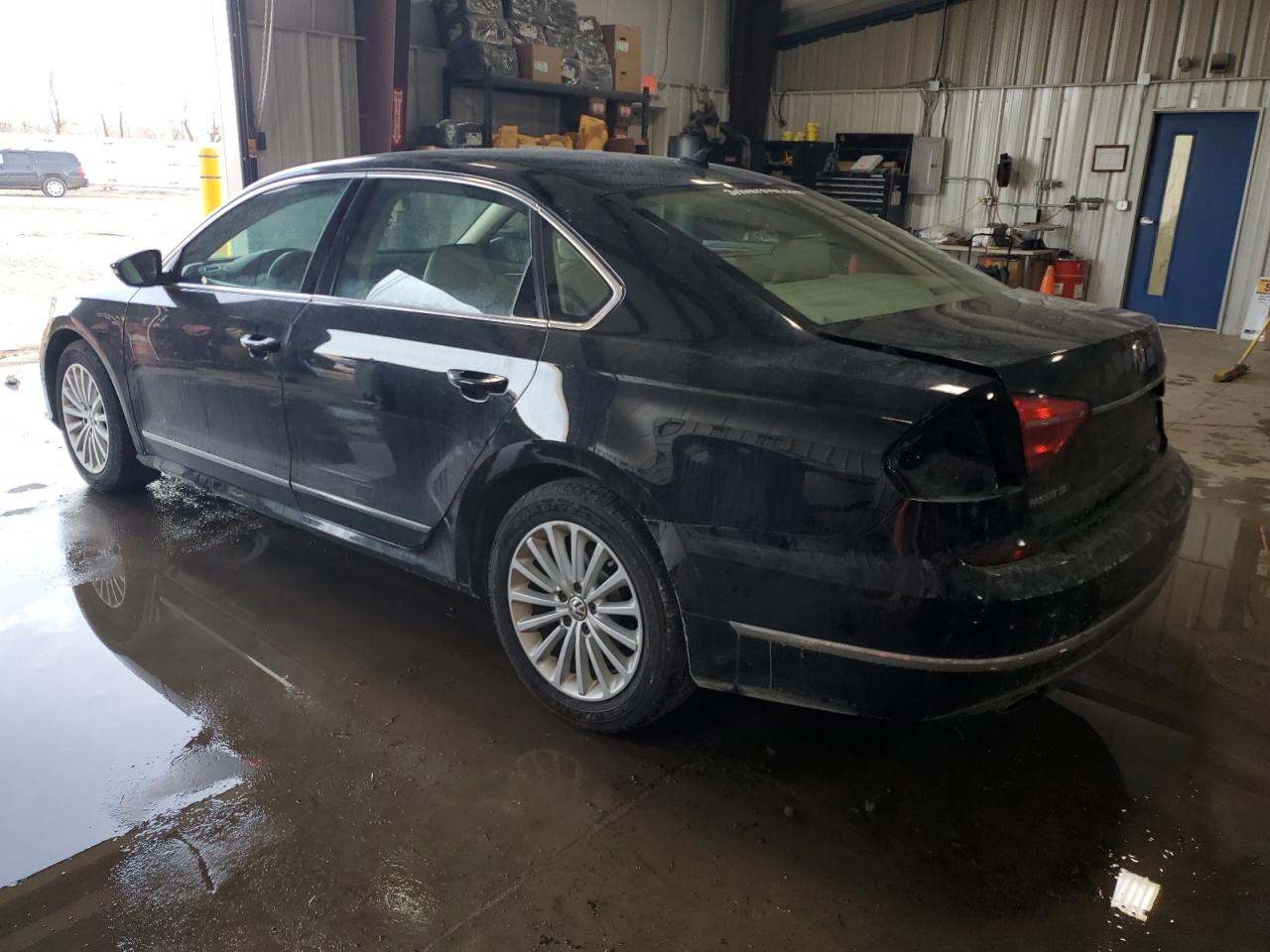 2016 Volkswagen Passat - Image 2