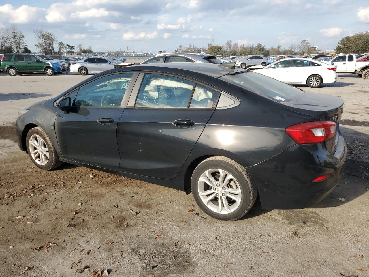 2019 Chevrolet Cruze - Image 2