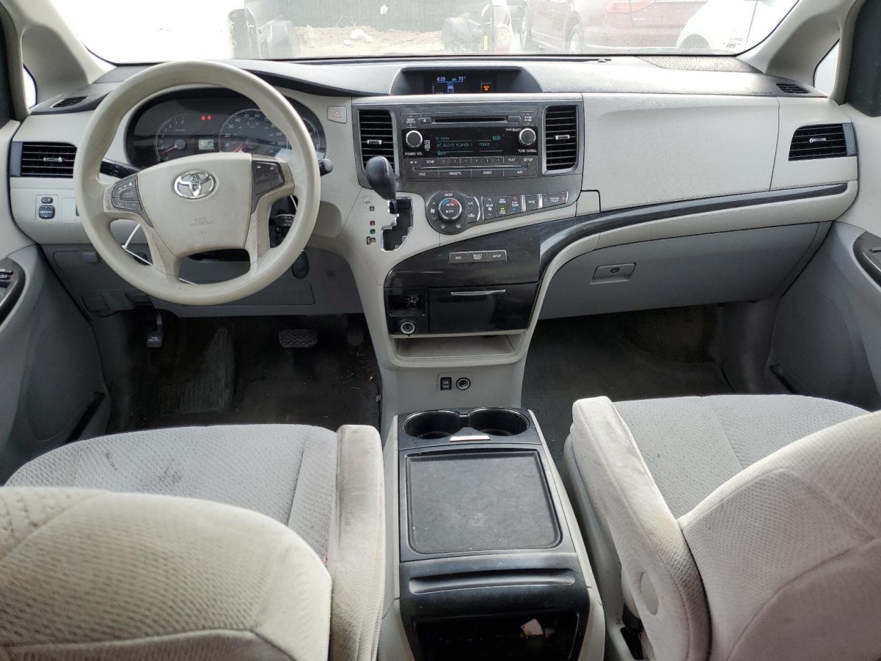 2013 Toyota Sienna - Image 8