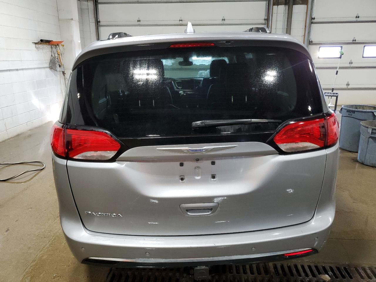 2017 Chrysler Pacifica - Image 6