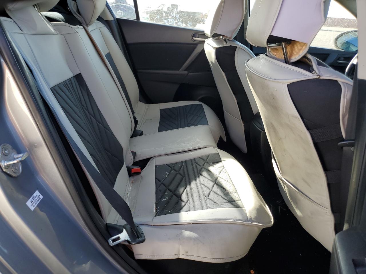 2013 Mazda 3 - Image 10