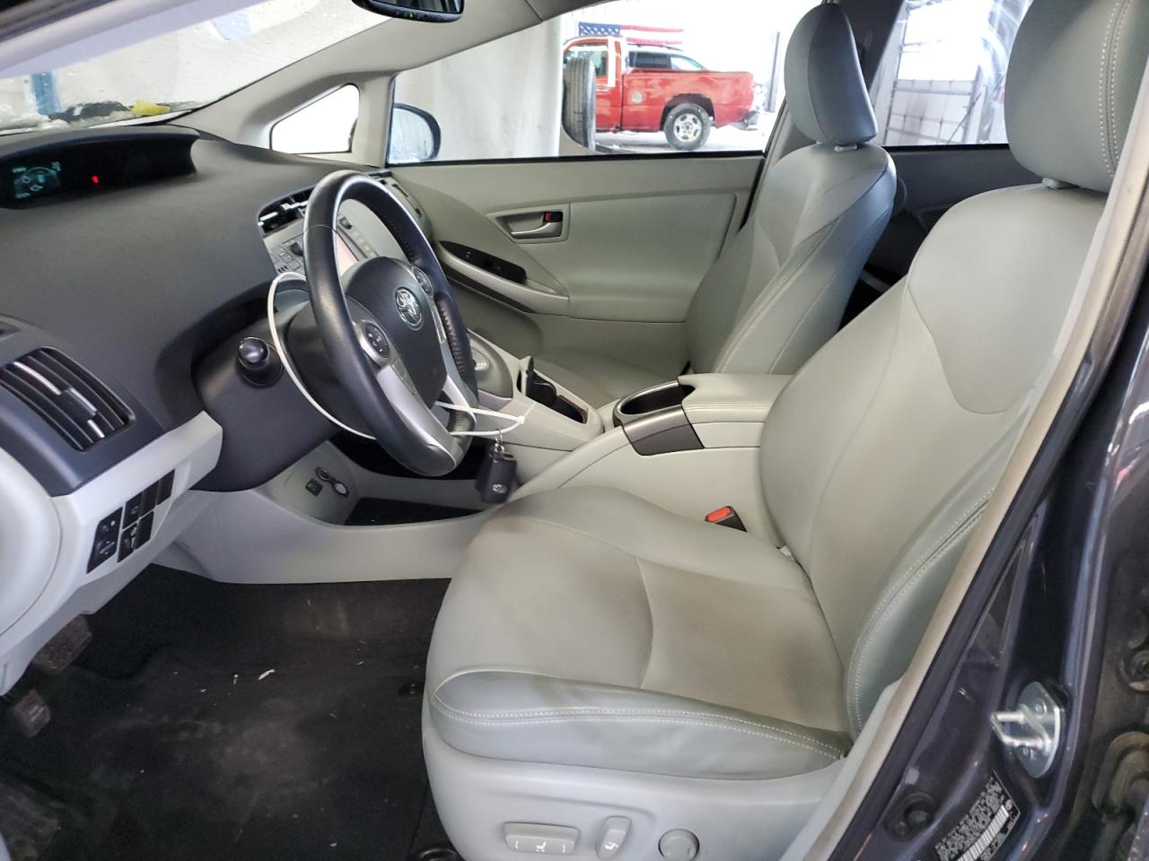 2014 Toyota Prius - Image 7