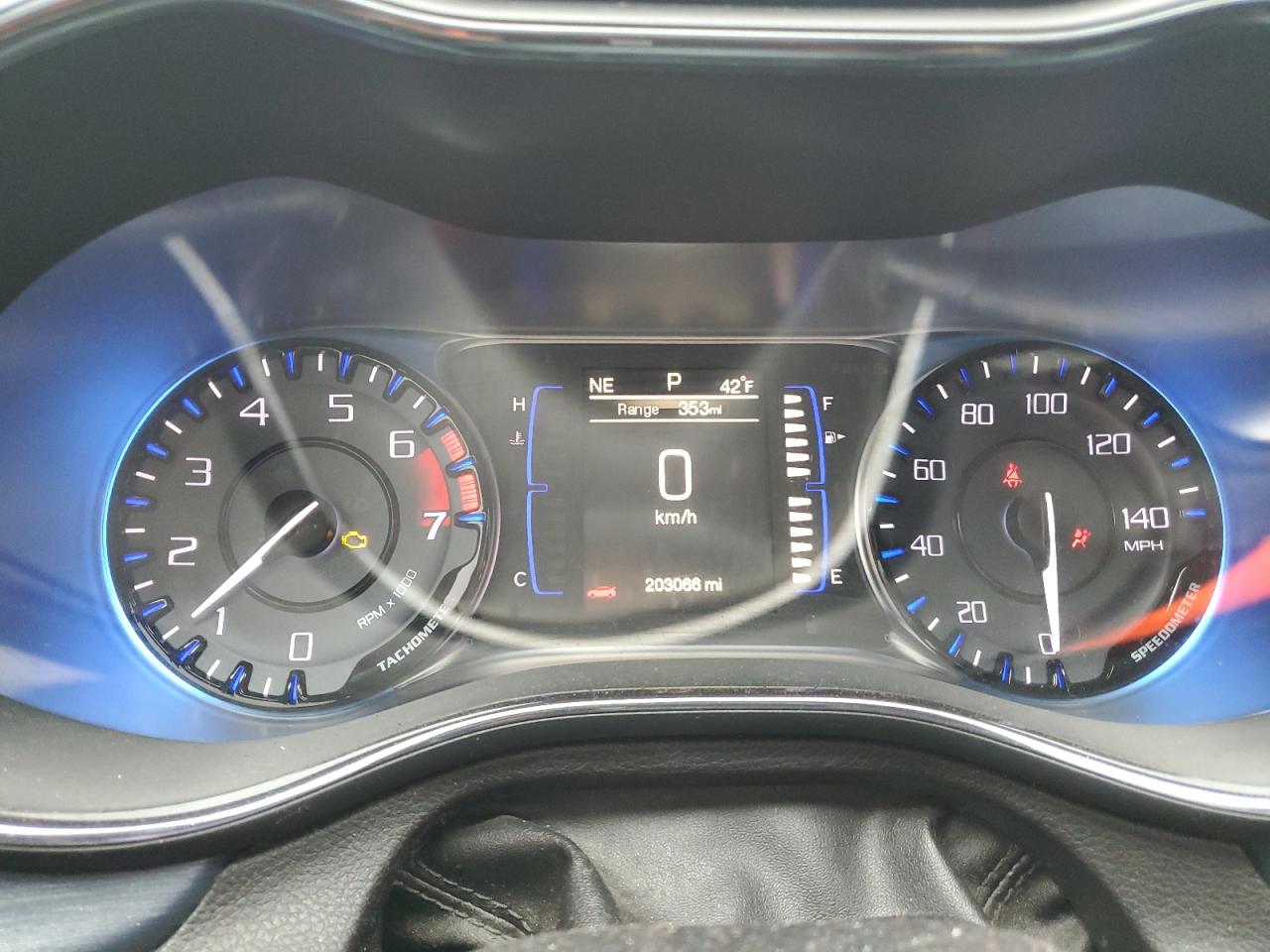 2015 Chrysler 200 - Image 9