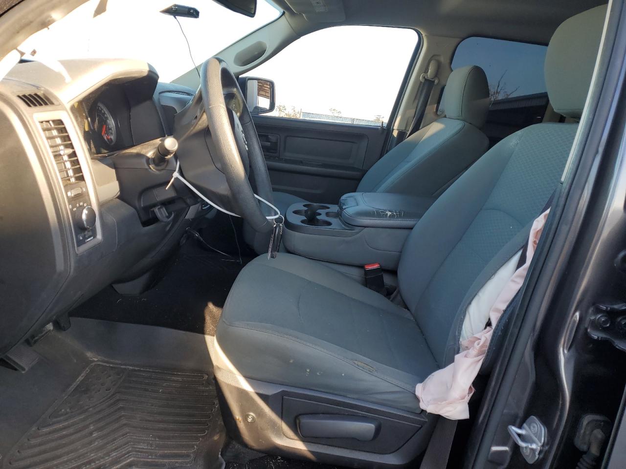 2016 RAM 1500 - Image 7