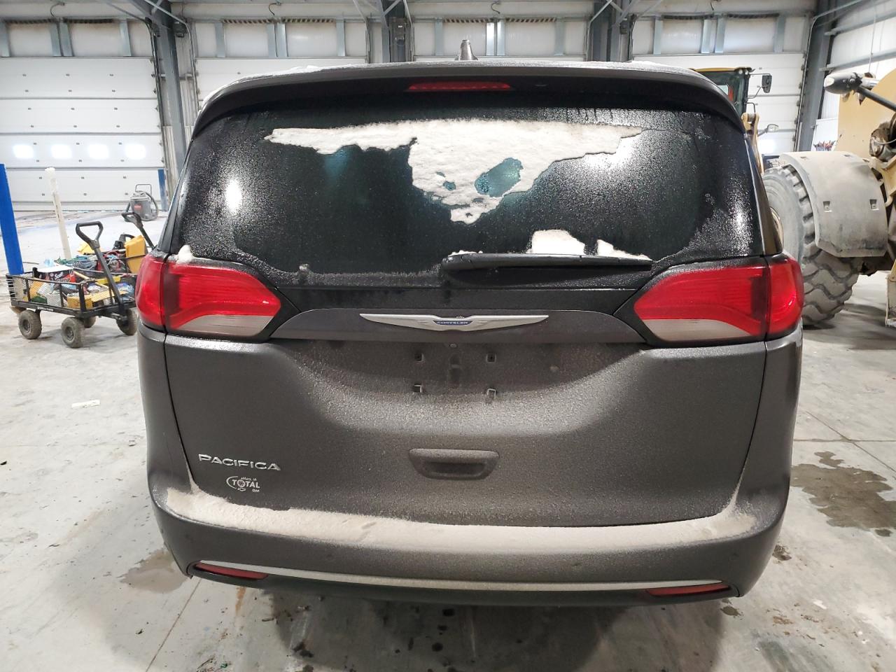 2018 Chrysler Pacifica - Image 6