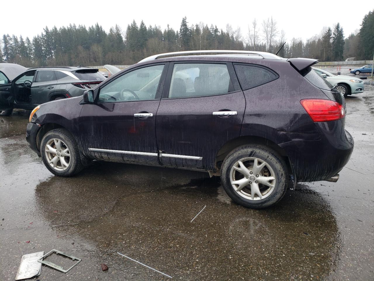 2011 Nissan Rogue - Image 2