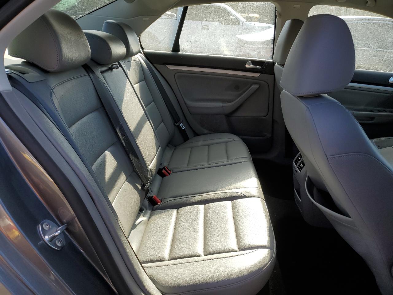 2009 Volkswagen Jetta - Image 10
