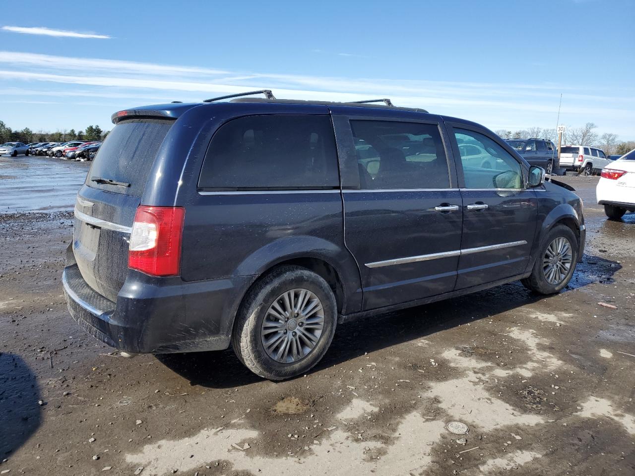 2016 Chrysler Town & Country - Image 3