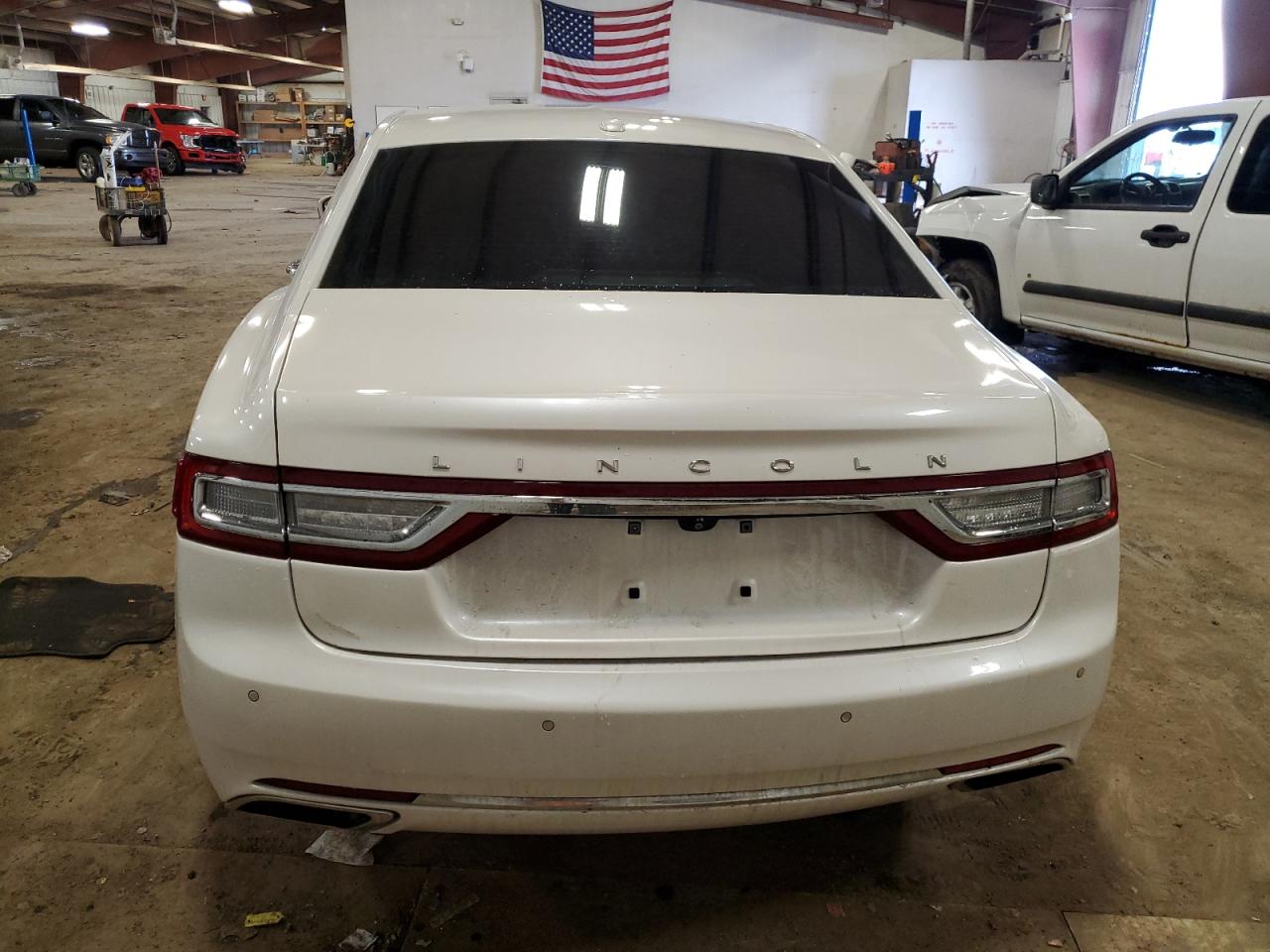 2017 Lincoln Continental - Image 6