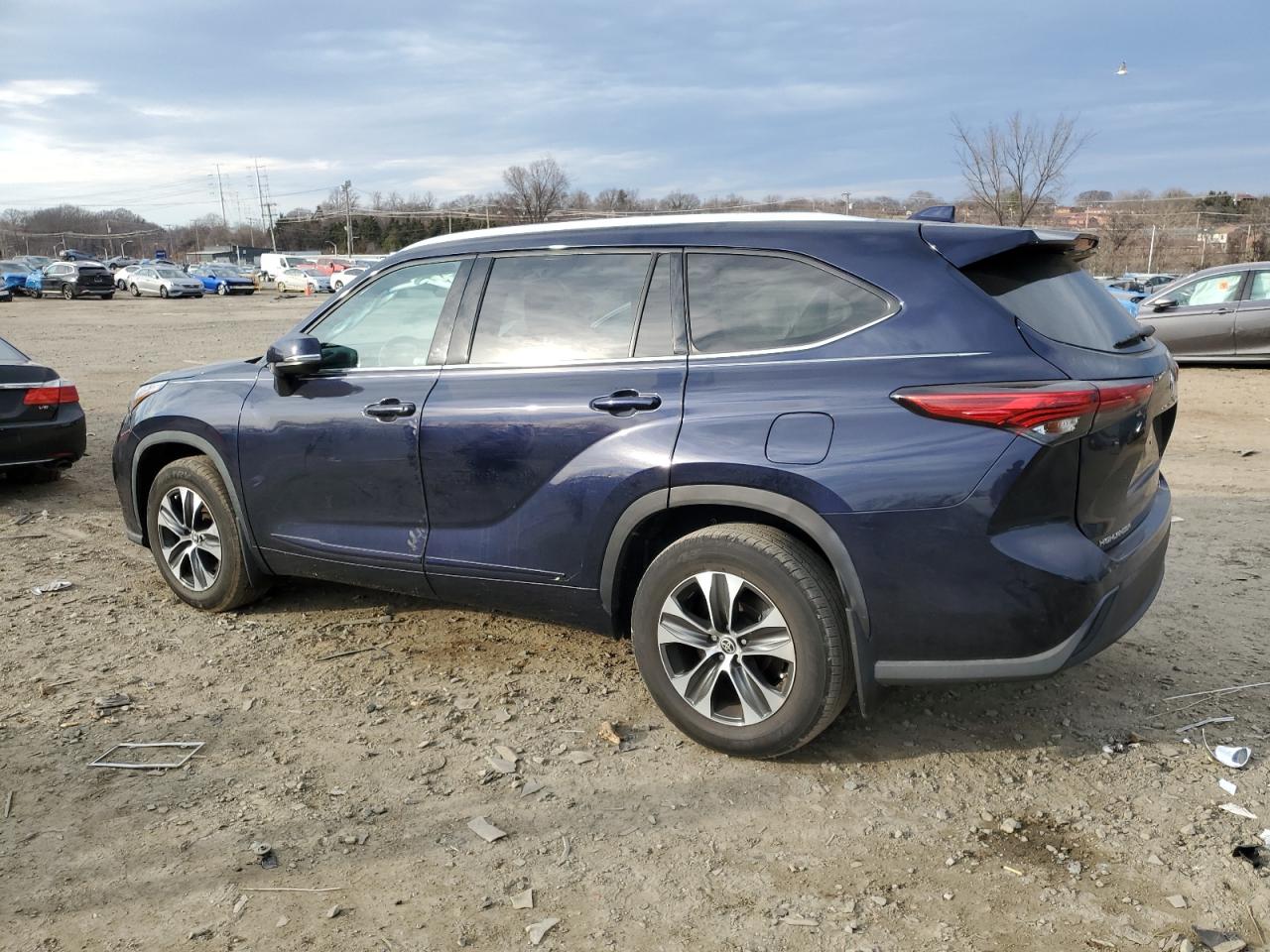 2021 Toyota Highlander - Image 2