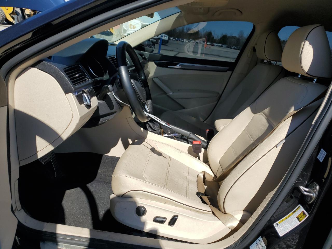 2018 Volkswagen Passat - Image 7