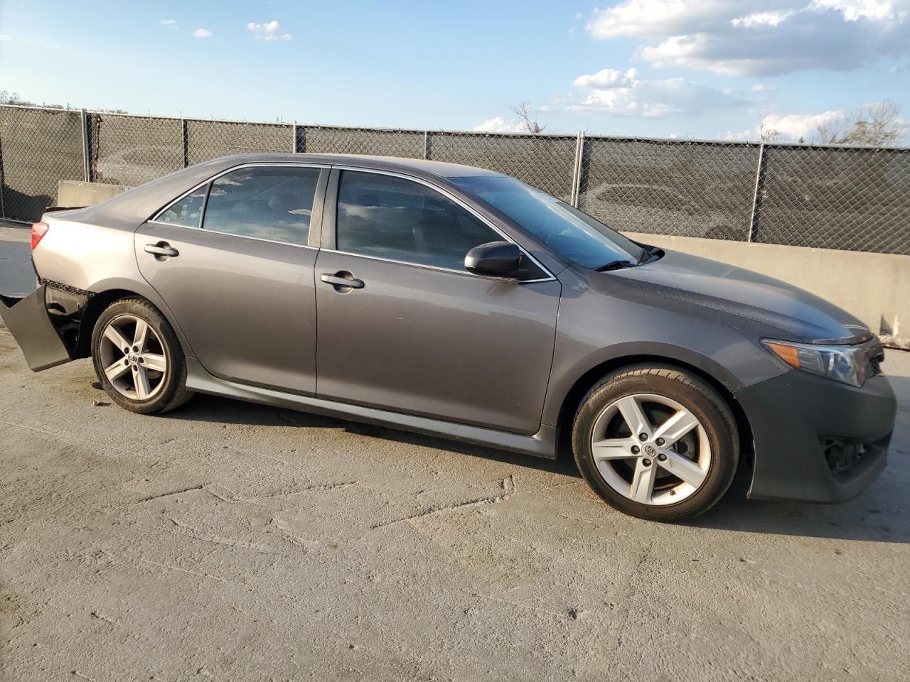2014 Toyota Camry - Image 4
