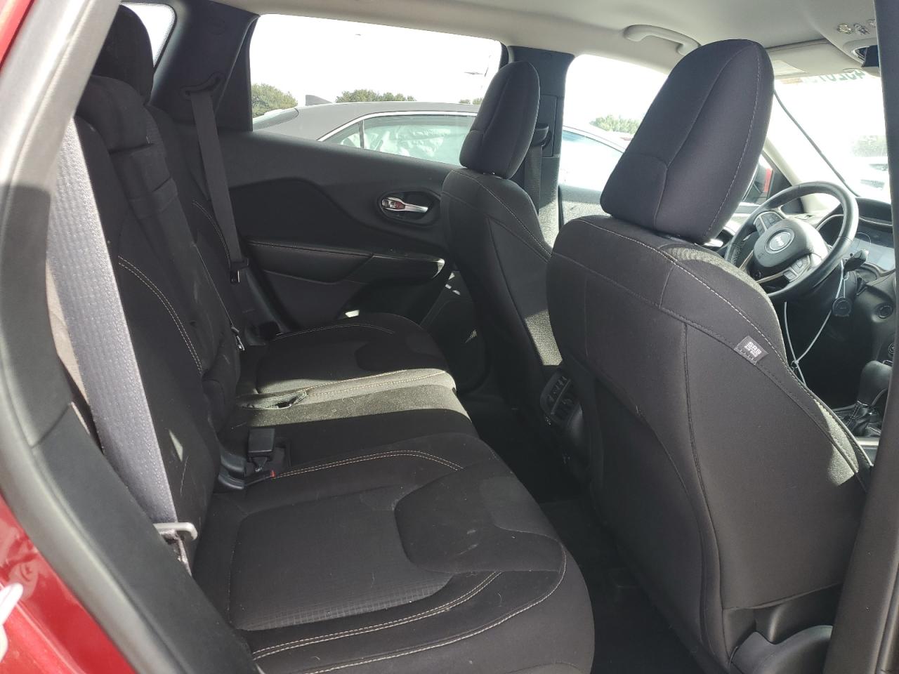 2015 Jeep Grand Cherokee - Image 11
