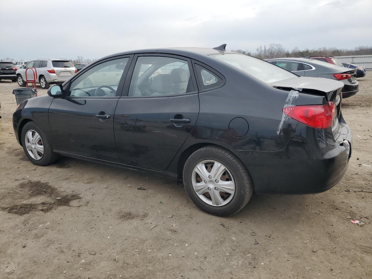 2010 Hyundai Elantra - Image 2