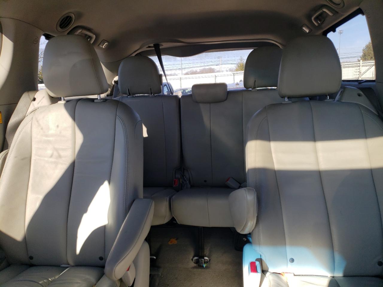 2013 Toyota Sienna - Image 10