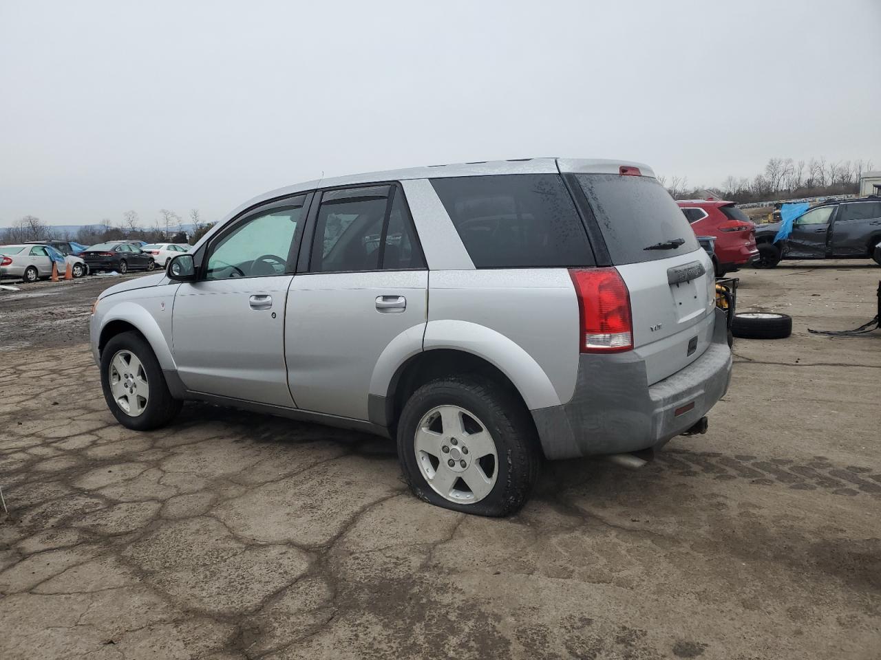 2004 Saturn VUE - Image 2