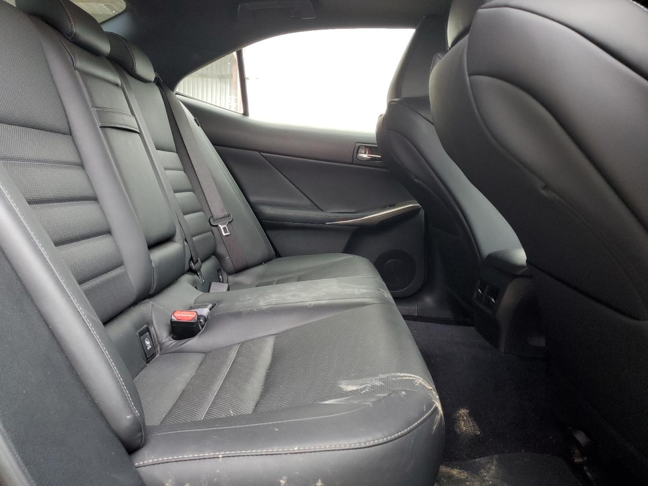 2014 Lexus IS - Image 10