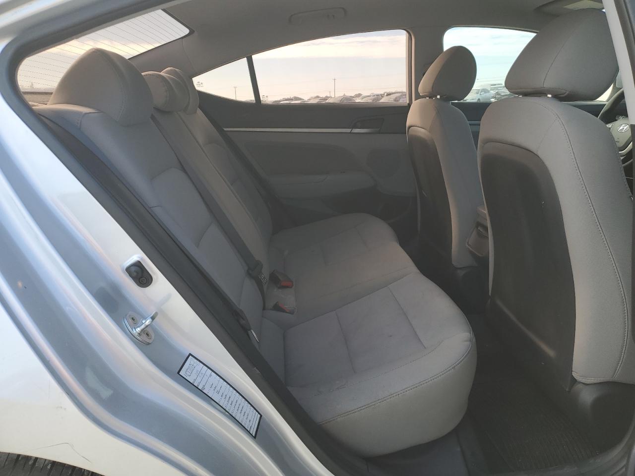 2018 Hyundai Elantra - Image 10