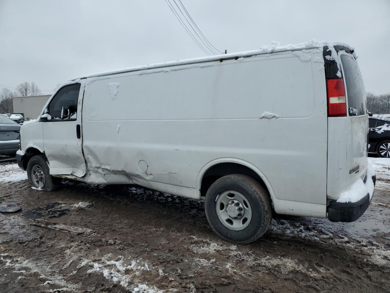 2012 GMC Savana - Image 2