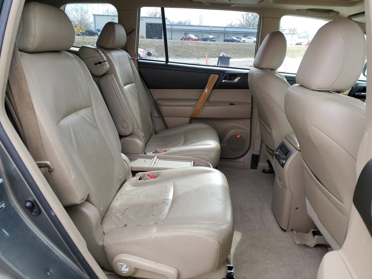 2010 Toyota Highlander - Image 12