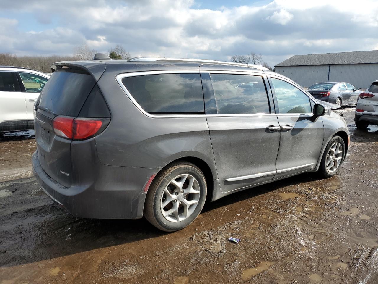 2020 Chrysler Pacifica - Image 3