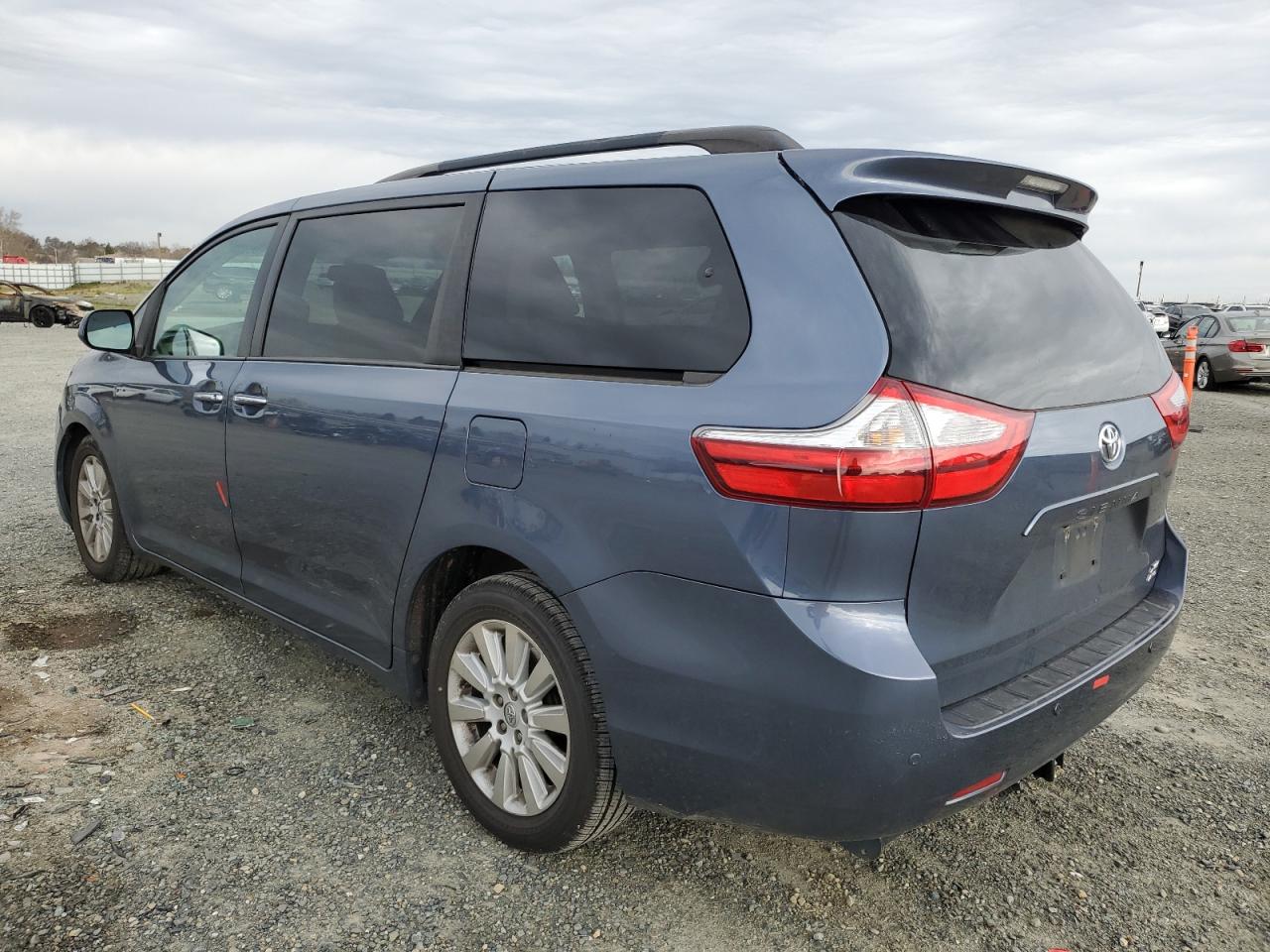 2015 Toyota Sienna - Image 2