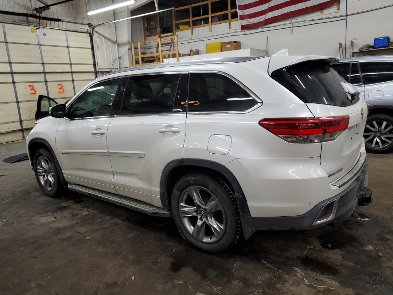 2019 Toyota Highlander - Image 2