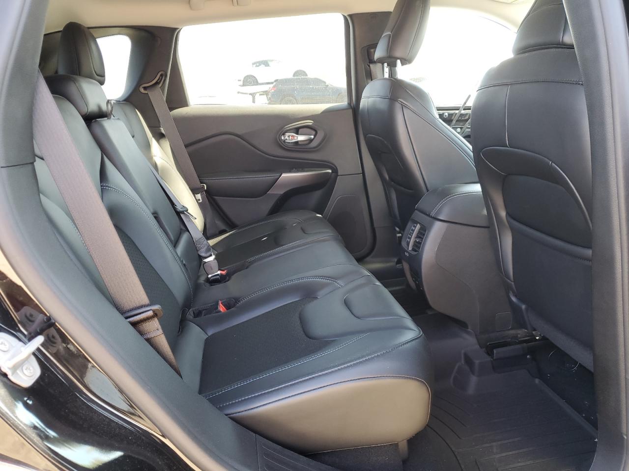 2020 Jeep Grand Cherokee - Image 11