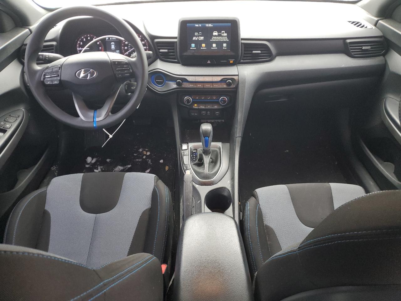 2020 Hyundai Veloster - Image 8