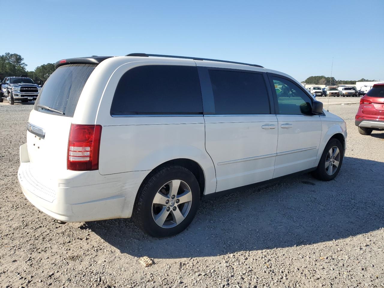 2010 Chrysler Town & Country - Image 3