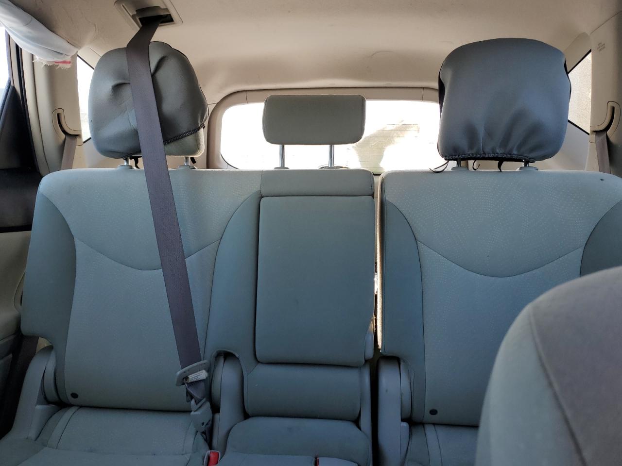 2014 Toyota Prius - Image 10
