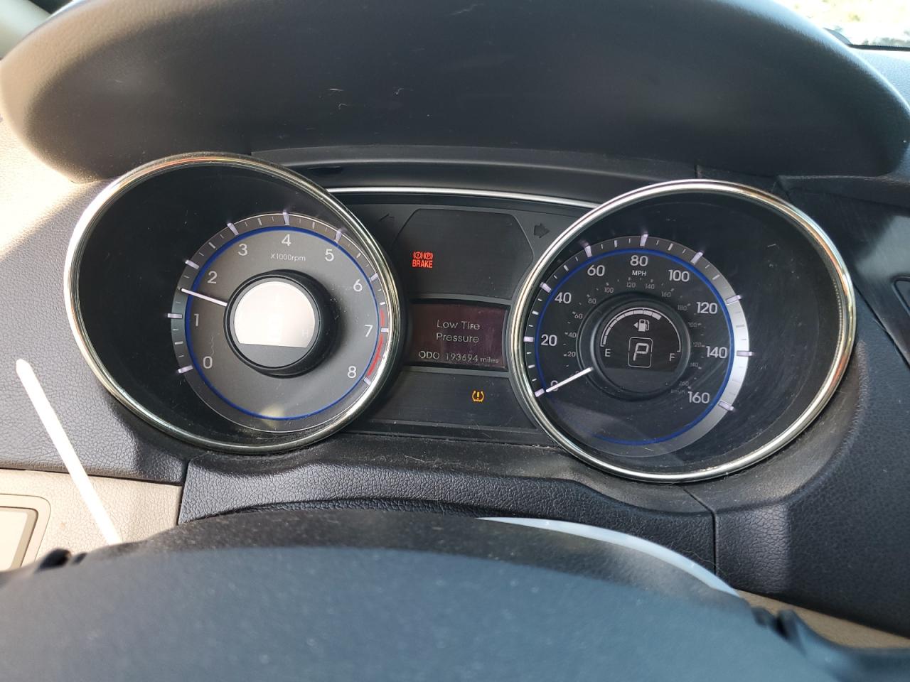 2012 Hyundai Sonata - Image 9