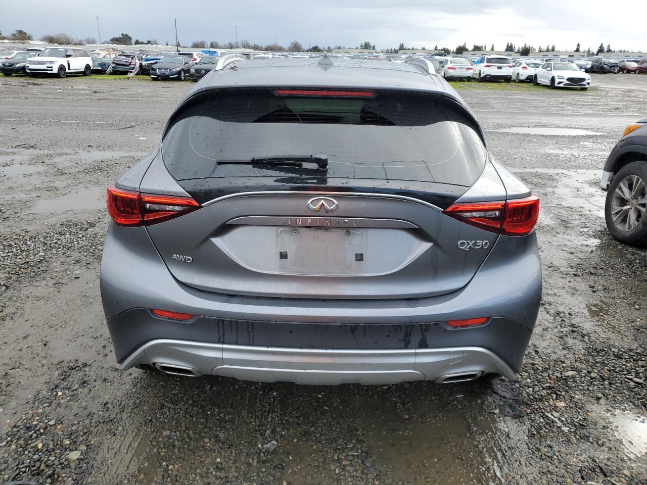 2017 Infiniti QX30 - Image 6