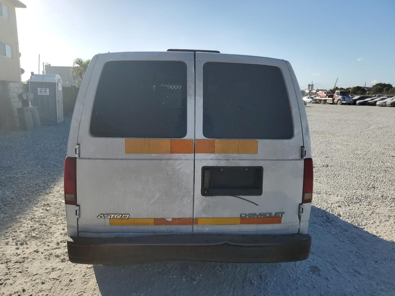 2005 Chevrolet Astro - Image 6