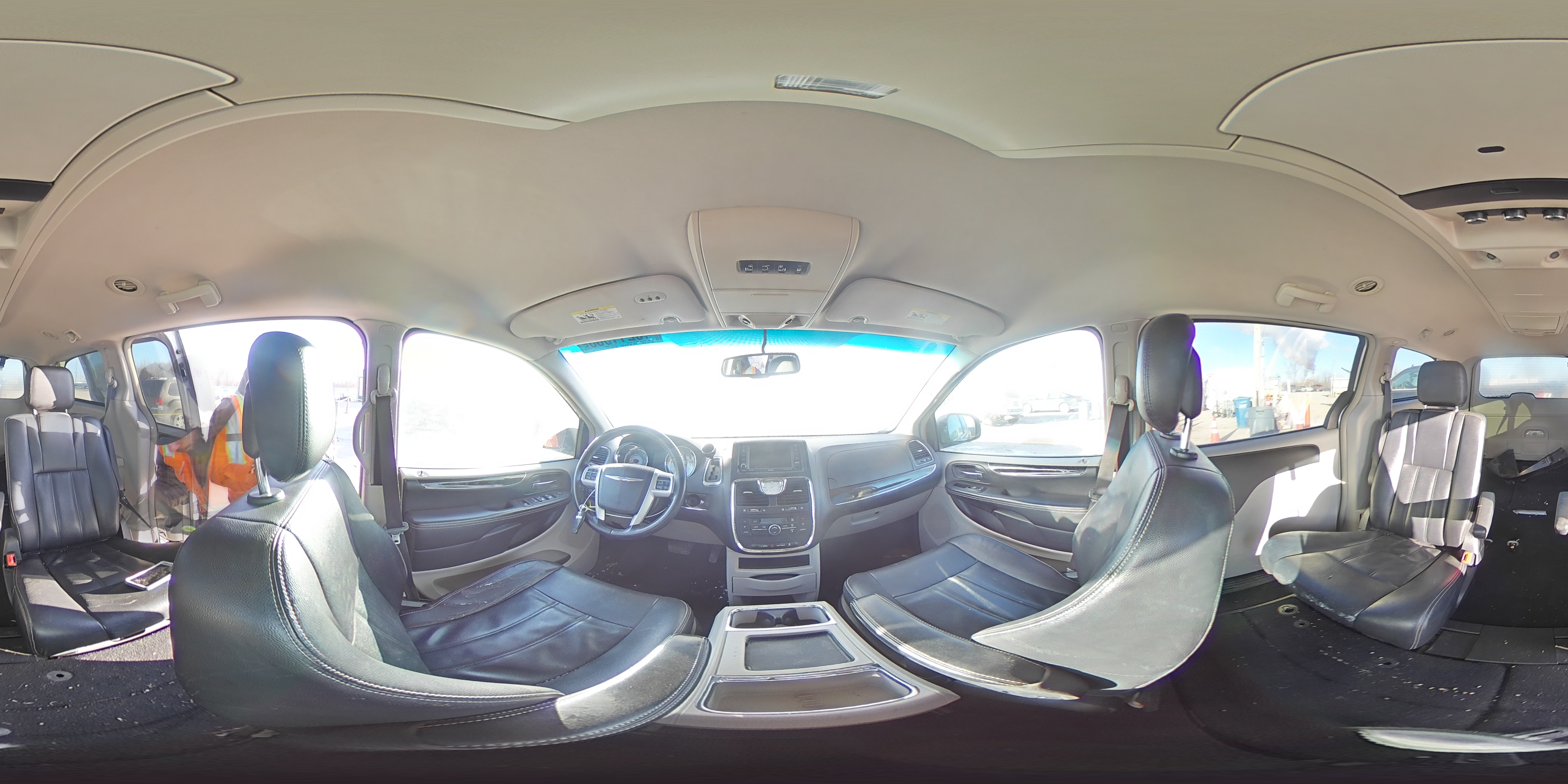2014 Chrysler Town & Country - Image 14