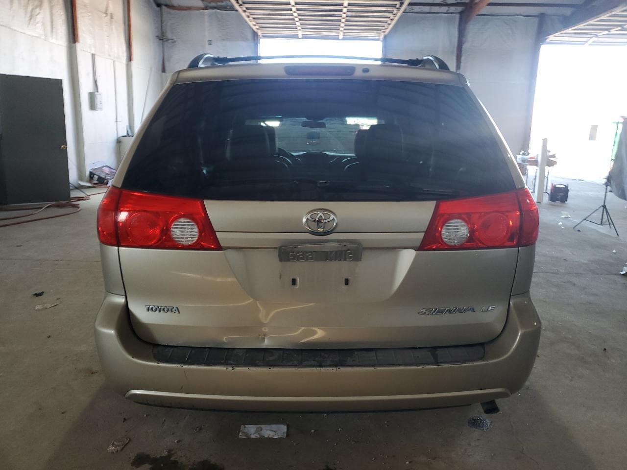 2010 Toyota Sienna - Image 6